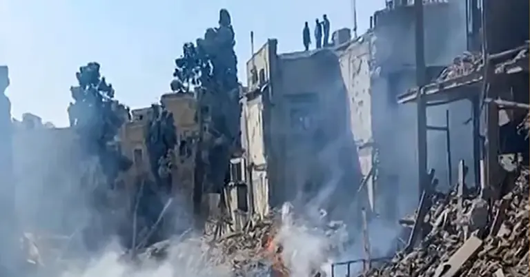 ইসরাইলি হামলায় ক্ষতিগ্রস্ত ভবন